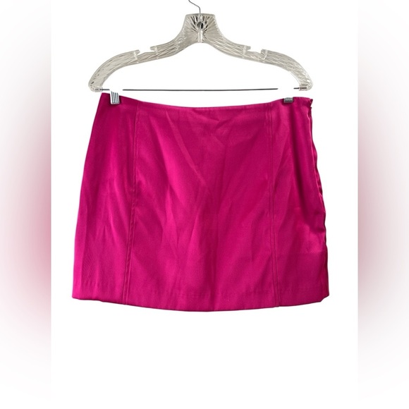 H&M pink mini satin skirt with built in shorts - Picture 8 of 9